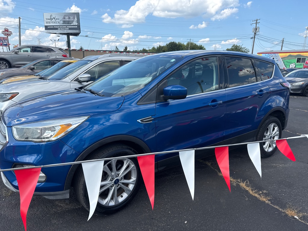 2017 FORD ESCAPE SE