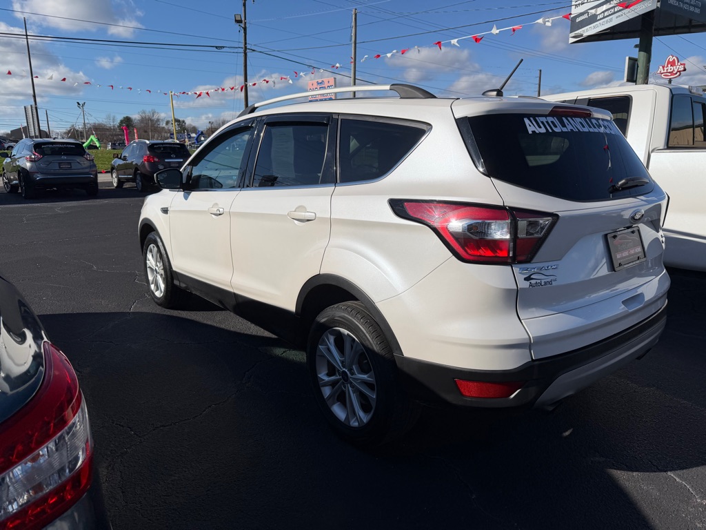 2017 FORD ESCAPE SE