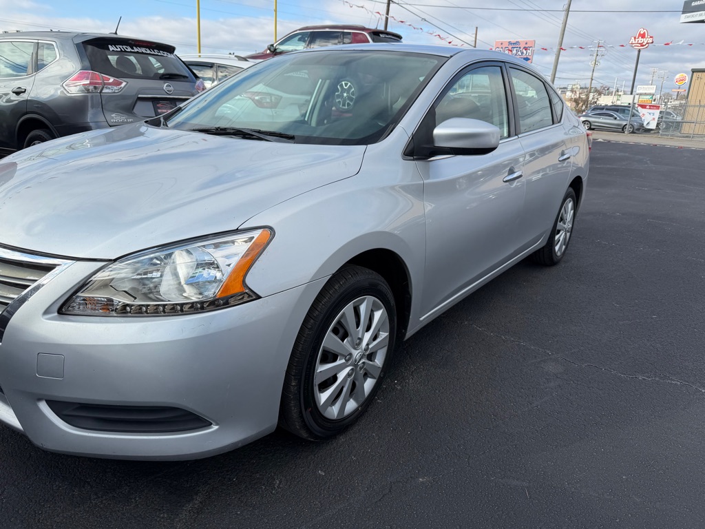 2015 Nissan Sentra S's photo