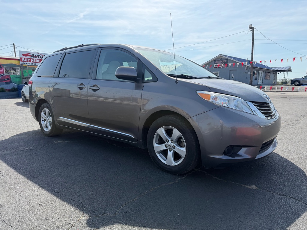 2014 TOYOTA SIENNA LE