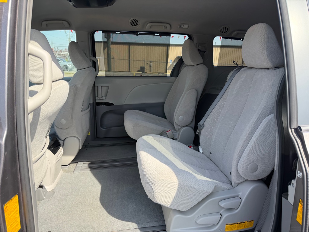 2014 TOYOTA SIENNA LE