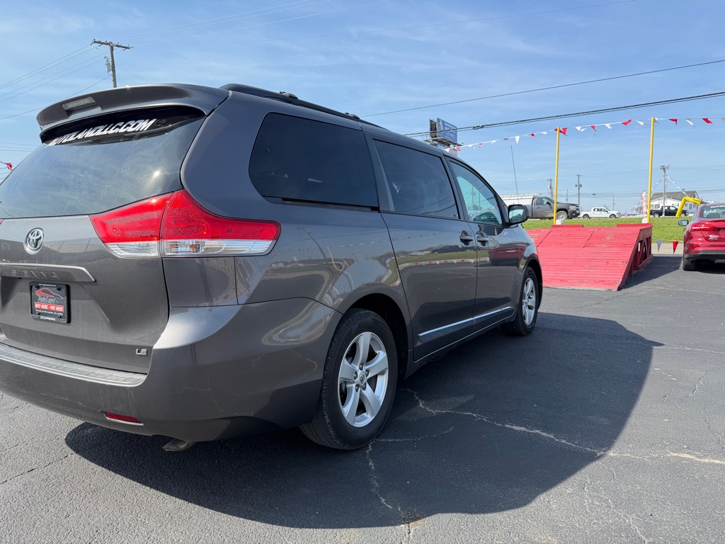 2014 TOYOTA SIENNA LE