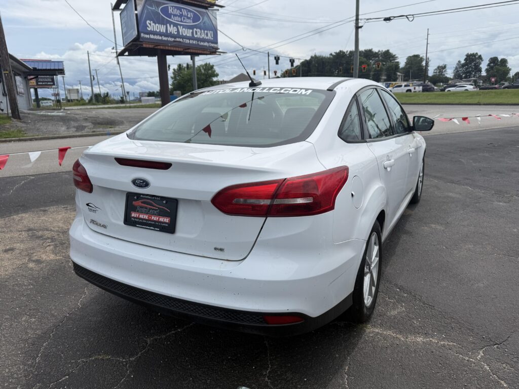 2017 Ford Focus SE Sedan