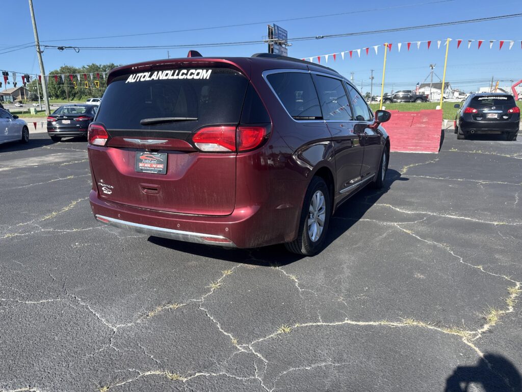 2017 Chrysler Pacifica Touring-L