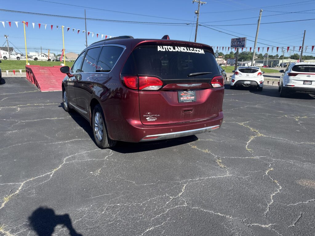 2017 Chrysler Pacifica Touring-L