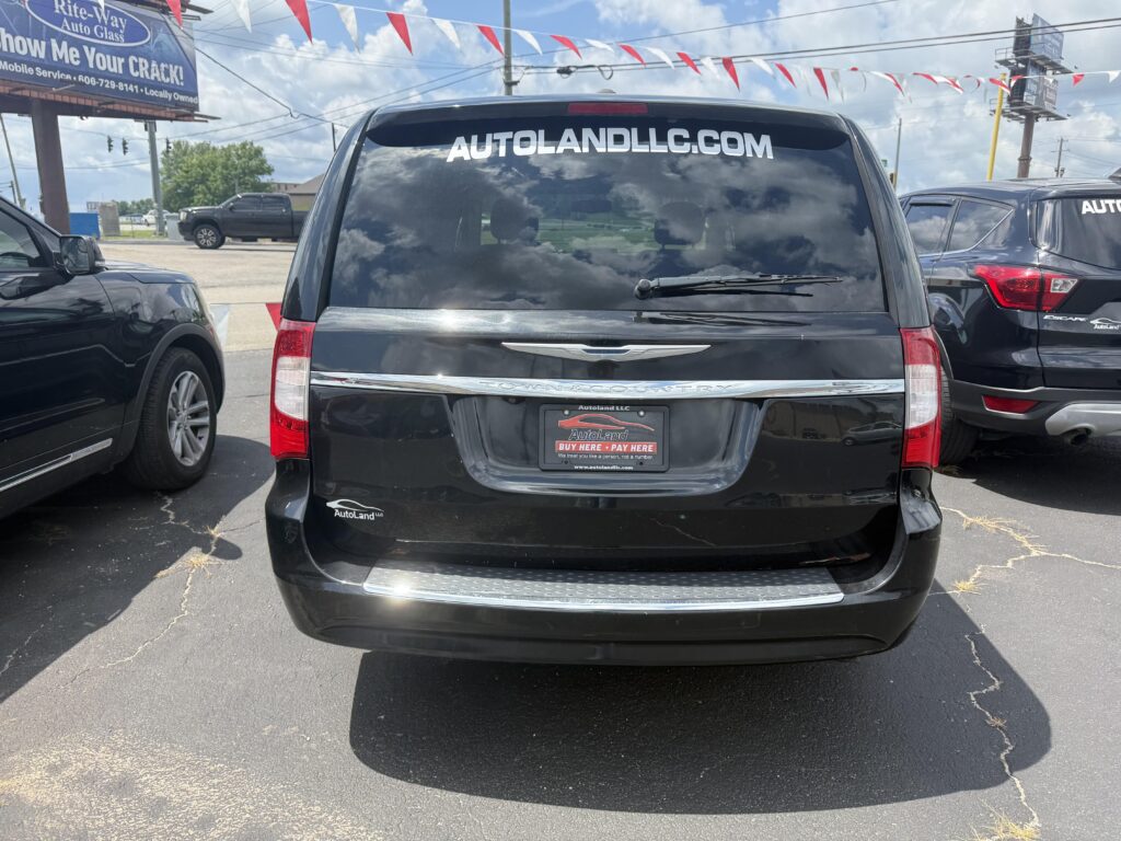 2016 Chrysler Town & Country TOURING