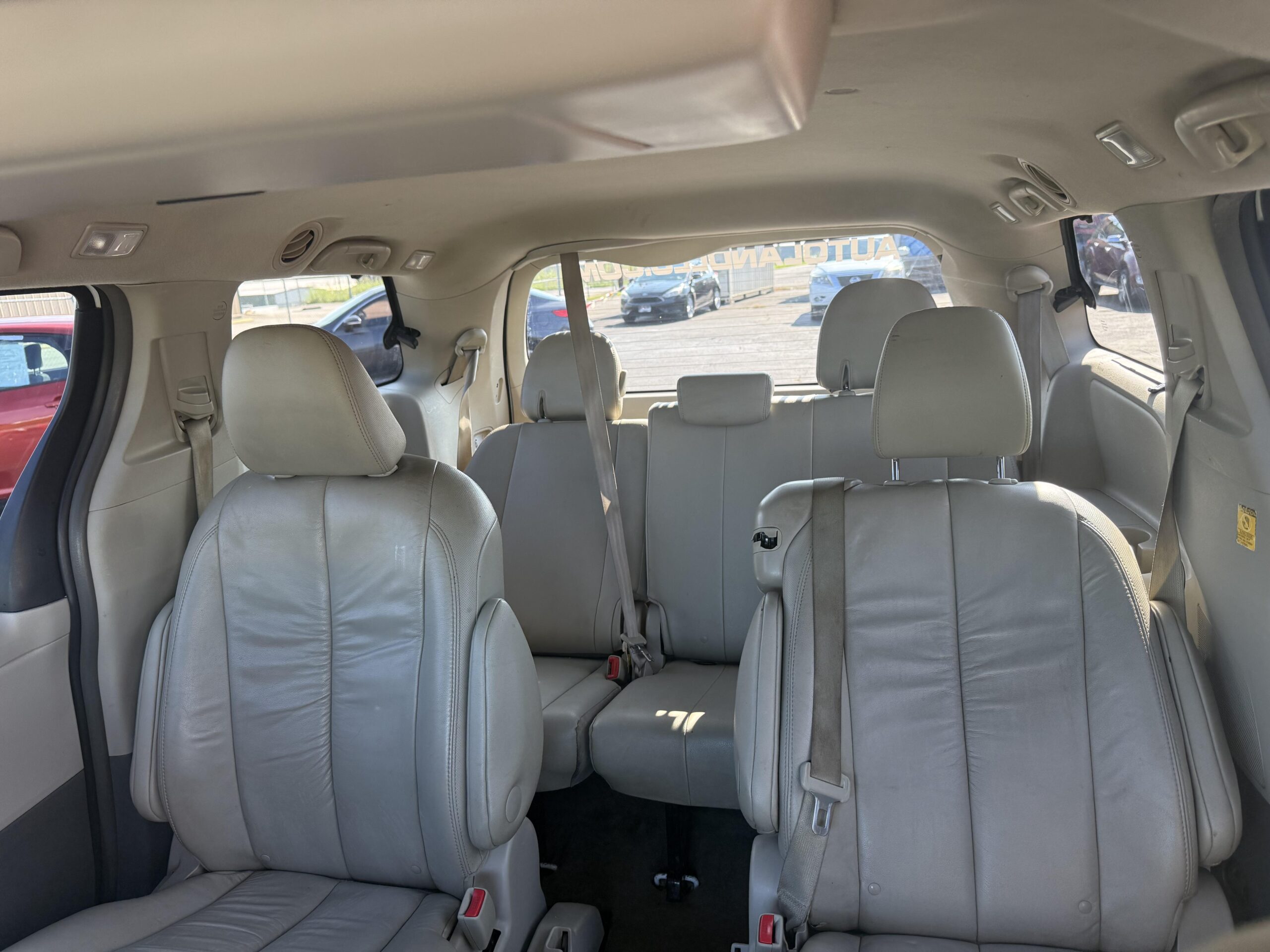 2012 Toyota Sienna XLE - Photo 10