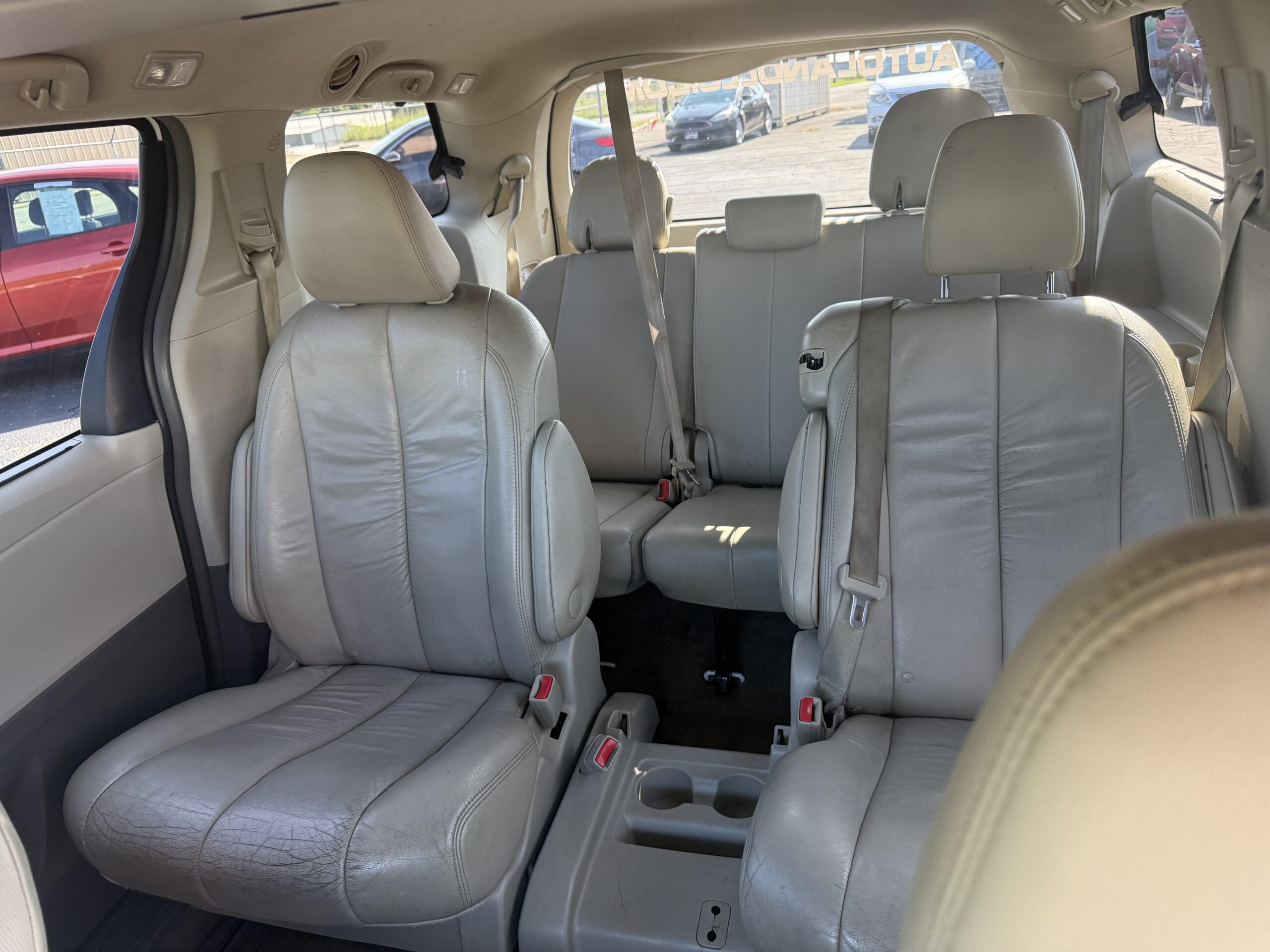 2012 Toyota Sienna XLE - Photo 9
