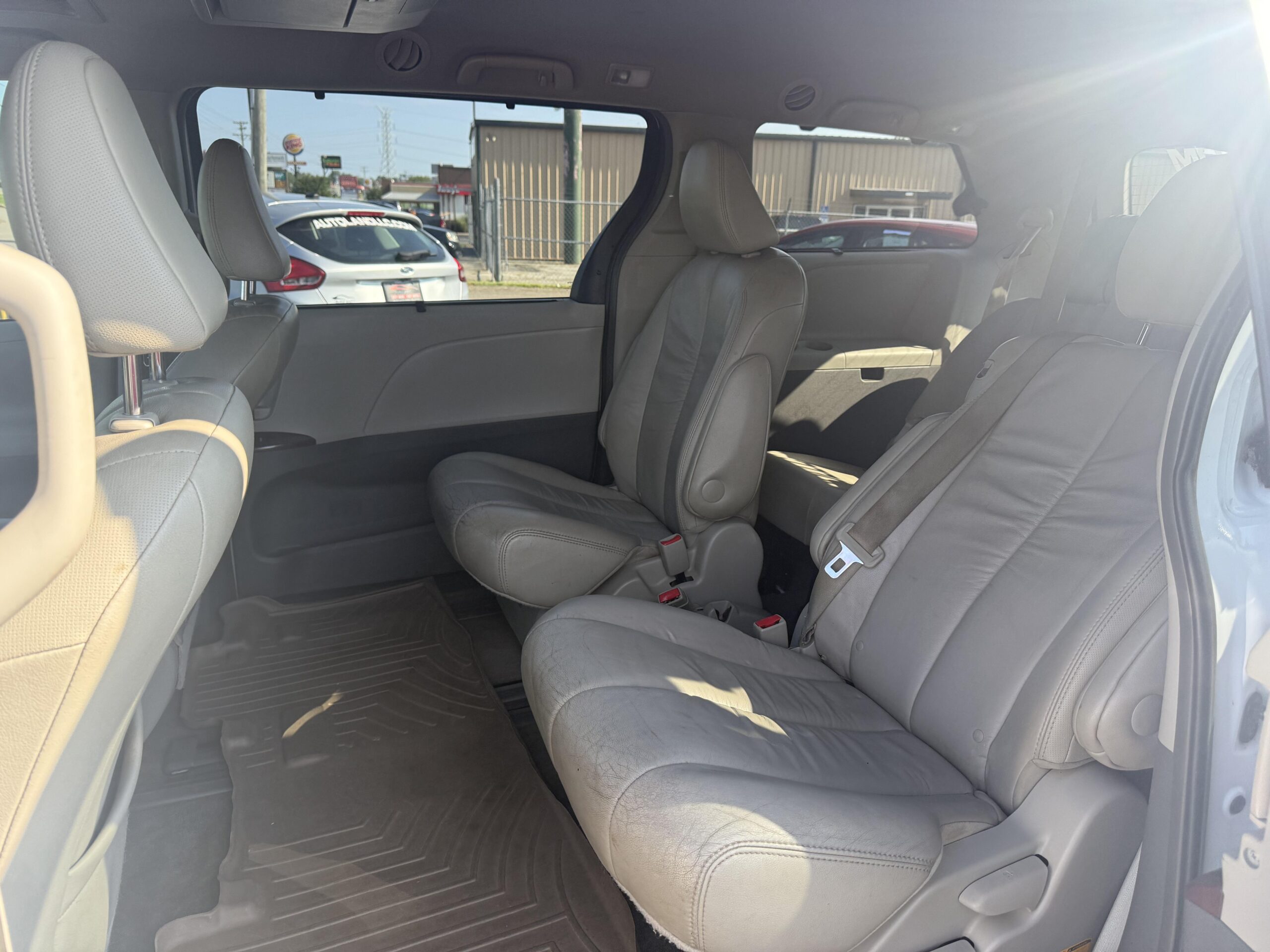 2012 Toyota Sienna XLE - Photo 8