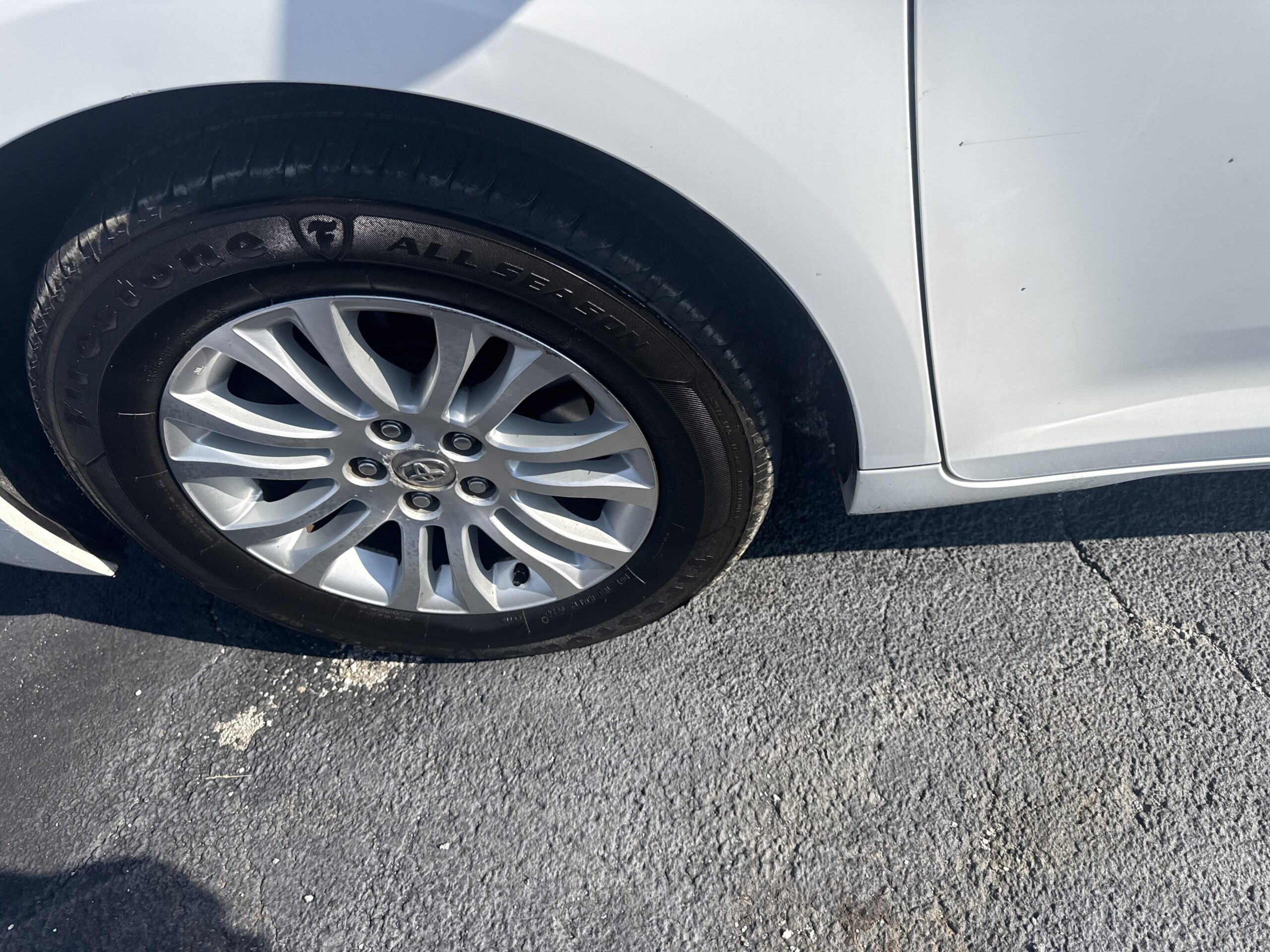 2012 Toyota Sienna XLE - Photo 6