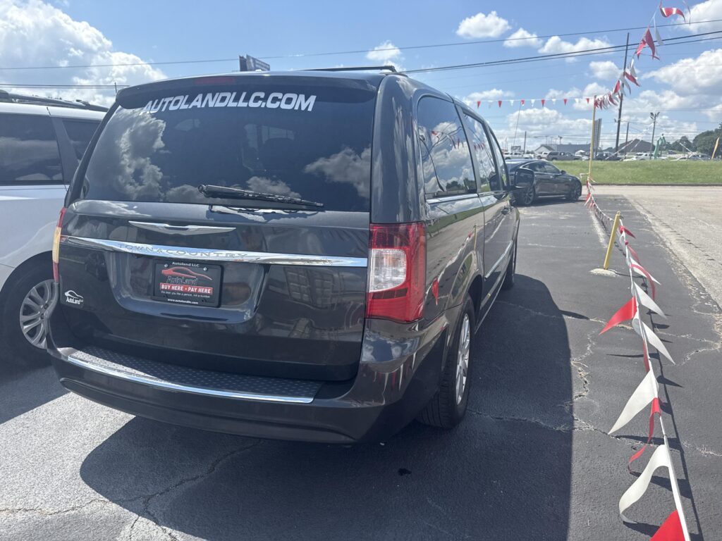 2012 Chrysler Town & Country TOURING