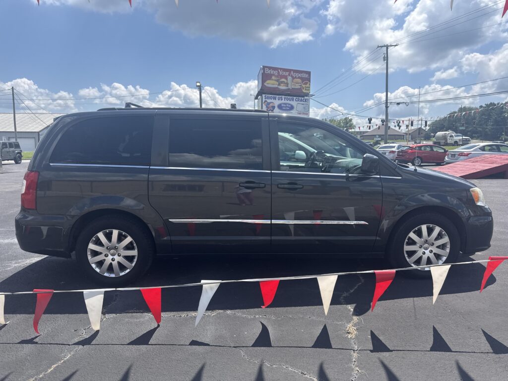2012 Chrysler Town & Country TOURING